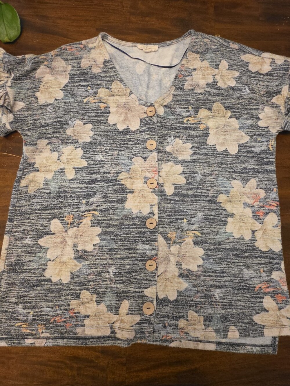 Cupio Floral V-Neck Short Sleeve Button-Front Top XL